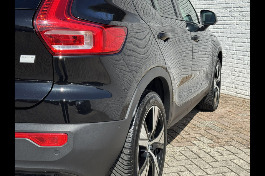 Volvo XC40 Recharge Pro Adaptive Cruise All-Season Banden Panoramadak AppleCarplay Elec. inklapbare trekhaak Leder/Alcantara Wifi