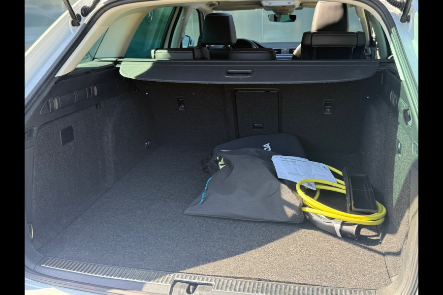 Škoda Superb Combi 1.4 TSI iV Sportline Pano|Sfeer|ACC|Dodehoek|Dealer Onderhouden