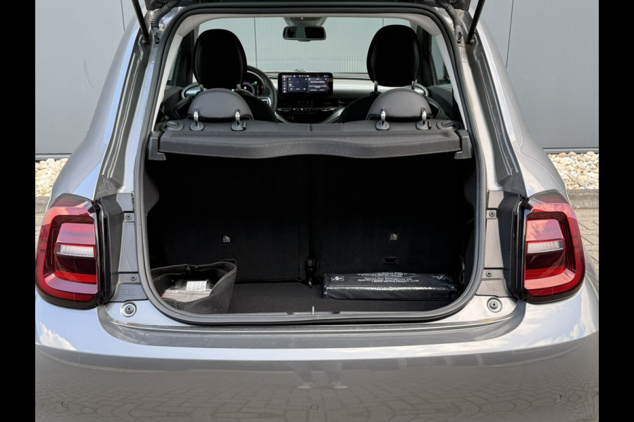 Fiat 500 Urban 42 kWh | Pack Style | Pack comfort | Carplay/Android | Camera | Cruisecontrol | Climate | 16'' LMV | Stoelverwarming
