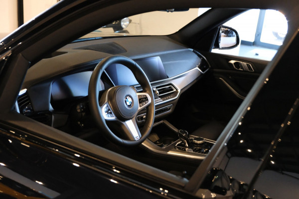 BMW X5 M50i High Executive |84.464km| 530pk V8 *Panodal/Leder/Camera/21 Inch Breedset