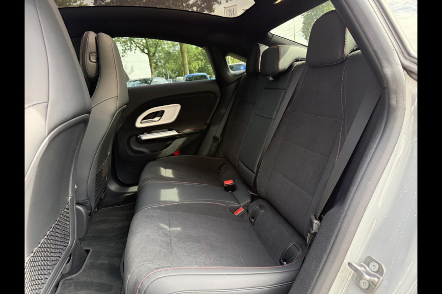 Mercedes-Benz CLA-Klasse 250+ Launch Edition 85.5 kWh AMG| NIEUW MODEL| 11.000KM!| ELEKTRISCHE STOELEN| CAMERA| DODE HOEK| FABRIEKSGARANTIE MERCEDES| ORIGINEEL NEDERLANDS NAP| ALPINE GRIJS| 19 INCH VELGEN|