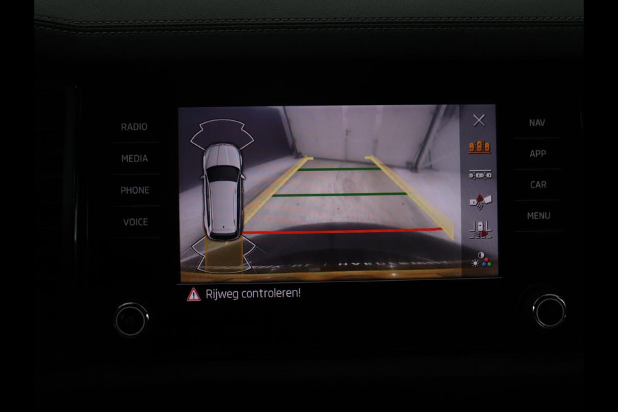 Škoda Kodiaq 1.5 TSI Sportline Business | Leder | Memory | Adaptive cruise | Stoelverwarming | Camera | Park assist | Sfeerverlichting | Bluetooth | Navigatie | Elektrische achterklep | Trekhaak