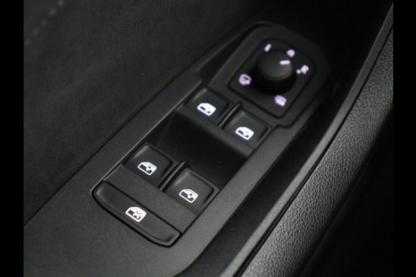 Škoda Kodiaq 1.5 TSI Sportline Business | Leder | Memory | Adaptive cruise | Stoelverwarming | Camera | Park assist | Sfeerverlichting | Bluetooth | Navigatie | Elektrische achterklep | Trekhaak