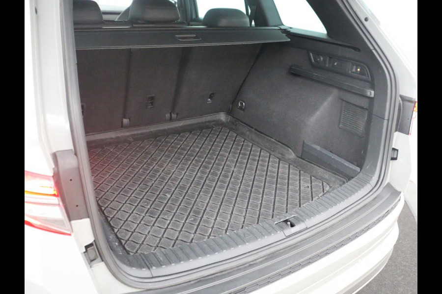 Škoda Kodiaq 1.5 TSI Sportline Business | Leder | Memory | Adaptive cruise | Stoelverwarming | Camera | Park assist | Sfeerverlichting | Bluetooth | Navigatie | Elektrische achterklep | Trekhaak