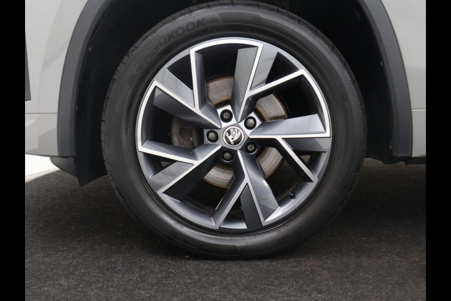 Škoda Kodiaq 1.5 TSI Sportline Business | Leder | Memory | Adaptive cruise | Stoelverwarming | Camera | Park assist | Sfeerverlichting | Bluetooth | Navigatie | Elektrische achterklep | Trekhaak