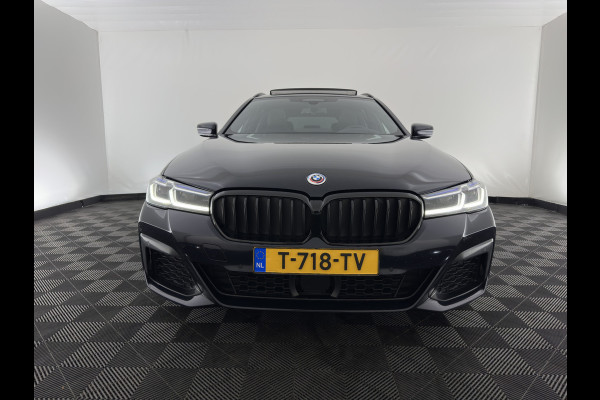 BMW 5 Serie Touring 530e xDrive Business Edition Plus M-Sportpack (Plug-in) {SoH-96%} (INCL.BTW) *PANO | HEAD-UP | LEATHER | FULL-LED | MEMORY-PACK | HARMAN/KARDON | BLINDSPOT | DIGI-COCKPIT | CAMERA | NAVI-FULLMAP | PRIVACY-GLASS | SHIFTPADDLES | ECC | PDC | 18''ALU