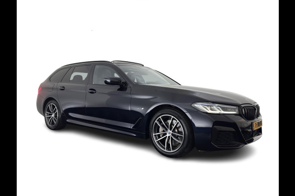 BMW 5 Serie Touring 530e xDrive Business Edition Plus M-Sportpack (Plug-in) {SoH-96%} (INCL.BTW) *PANO | HEAD-UP | LEATHER | FULL-LED | MEMORY-PACK | HARMAN/KARDON | BLINDSPOT | DIGI-COCKPIT | CAMERA | NAVI-FULLMAP | PRIVACY-GLASS | SHIFTPADDLES | ECC | PDC | 18''ALU