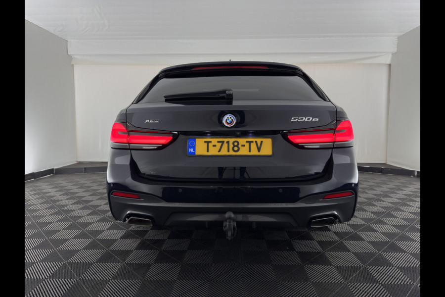 BMW 5 Serie Touring 530e xDrive Business Edition Plus M-Sportpack (Plug-in) {SoH-96%} (INCL.BTW) *PANO | HEAD-UP | LEATHER | FULL-LED | MEMORY-PACK | HARMAN/KARDON | BLINDSPOT | DIGI-COCKPIT | CAMERA | NAVI-FULLMAP | PRIVACY-GLASS | SHIFTPADDLES | ECC | PDC | 18''ALU
