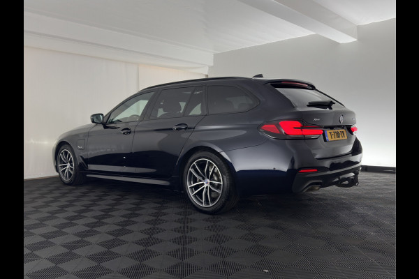 BMW 5 Serie Touring 530e xDrive Business Edition Plus M-Sportpack (Plug-in) {SoH-96%} (INCL.BTW) *PANO | HEAD-UP | LEATHER | FULL-LED | MEMORY-PACK | HARMAN/KARDON | BLINDSPOT | DIGI-COCKPIT | CAMERA | NAVI-FULLMAP | PRIVACY-GLASS | SHIFTPADDLES | ECC | PDC | 18''ALU