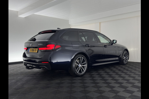 BMW 5 Serie Touring 530e xDrive Business Edition Plus M-Sportpack (Plug-in) {SoH-96%} (INCL.BTW) *PANO | HEAD-UP | LEATHER | FULL-LED | MEMORY-PACK | HARMAN/KARDON | BLINDSPOT | DIGI-COCKPIT | CAMERA | NAVI-FULLMAP | PRIVACY-GLASS | SHIFTPADDLES | ECC | PDC | 18''ALU
