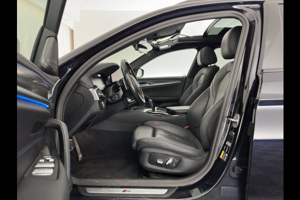BMW 5 Serie Touring 530e xDrive Business Edition Plus M-Sportpack (Plug-in) {SoH-96%} (INCL.BTW) *PANO | HEAD-UP | LEATHER | FULL-LED | MEMORY-PACK | HARMAN/KARDON | BLINDSPOT | DIGI-COCKPIT | CAMERA | NAVI-FULLMAP | PRIVACY-GLASS | SHIFTPADDLES | ECC | PDC | 18''ALU