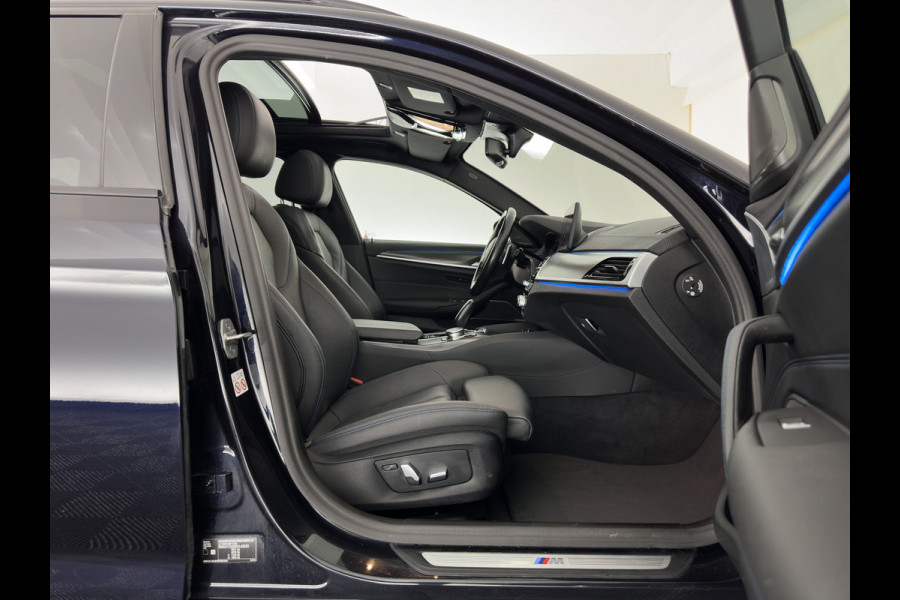 BMW 5 Serie Touring 530e xDrive Business Edition Plus M-Sportpack (Plug-in) {SoH-96%} (INCL.BTW) *PANO | HEAD-UP | LEATHER | FULL-LED | MEMORY-PACK | HARMAN/KARDON | BLINDSPOT | DIGI-COCKPIT | CAMERA | NAVI-FULLMAP | PRIVACY-GLASS | SHIFTPADDLES | ECC | PDC | 18''ALU