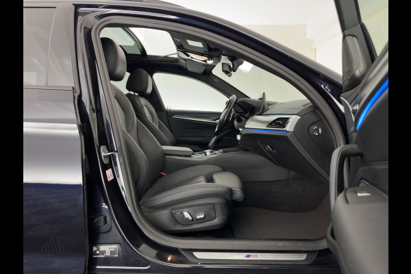 BMW 5 Serie Touring 530e xDrive Business Edition Plus M-Sportpack (Plug-in) {SoH-96%} (INCL.BTW) *PANO | HEAD-UP | LEATHER | FULL-LED | MEMORY-PACK | HARMAN/KARDON | BLINDSPOT | DIGI-COCKPIT | CAMERA | NAVI-FULLMAP | PRIVACY-GLASS | SHIFTPADDLES | ECC | PDC | 18''ALU