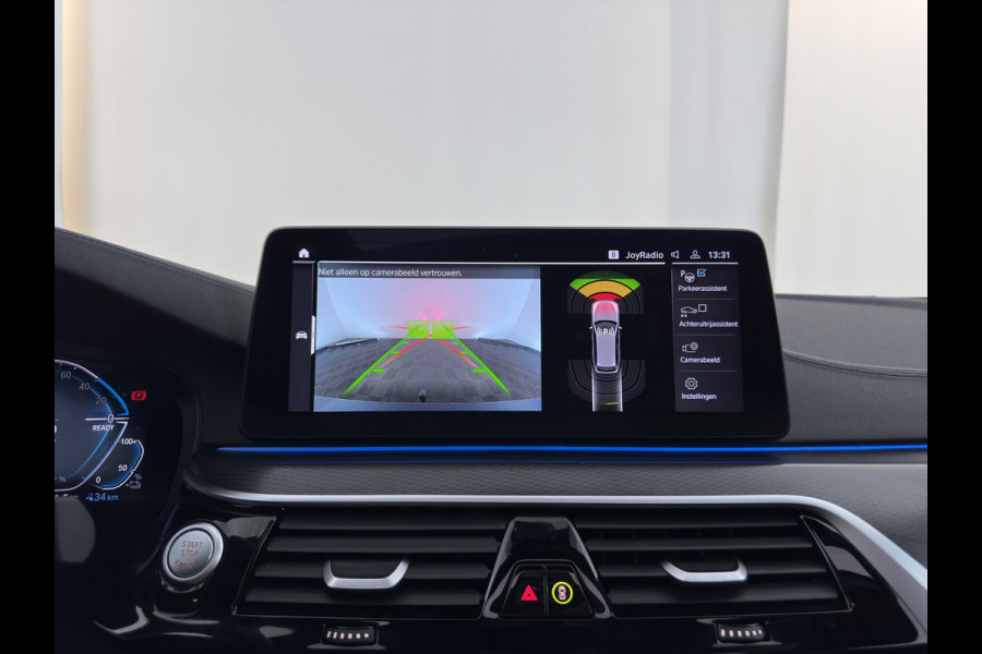 BMW 5 Serie Touring 530e xDrive Business Edition Plus M-Sportpack (Plug-in) {SoH-96%} (INCL.BTW) *PANO | HEAD-UP | LEATHER | FULL-LED | MEMORY-PACK | HARMAN/KARDON | BLINDSPOT | DIGI-COCKPIT | CAMERA | NAVI-FULLMAP | PRIVACY-GLASS | SHIFTPADDLES | ECC | PDC | 18''ALU