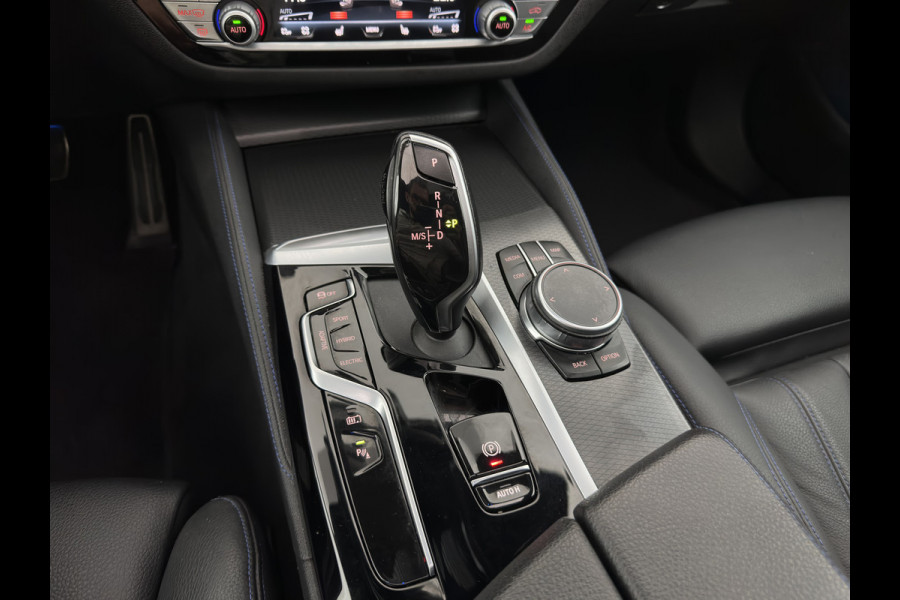 BMW 5 Serie Touring 530e xDrive Business Edition Plus M-Sportpack (Plug-in) {SoH-96%} (INCL.BTW) *PANO | HEAD-UP | LEATHER | FULL-LED | MEMORY-PACK | HARMAN/KARDON | BLINDSPOT | DIGI-COCKPIT | CAMERA | NAVI-FULLMAP | PRIVACY-GLASS | SHIFTPADDLES | ECC | PDC | 18''ALU