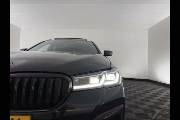 BMW 5 Serie Touring 530e xDrive Business Edition Plus M-Sportpack (Plug-in) {SoH-96%} (INCL.BTW) *PANO | HEAD-UP | LEATHER | FULL-LED | MEMORY-PACK | HARMAN/KARDON | BLINDSPOT | DIGI-COCKPIT | CAMERA | NAVI-FULLMAP | PRIVACY-GLASS | SHIFTPADDLES | ECC | PDC | 18''ALU