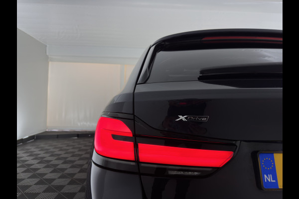 BMW 5 Serie Touring 530e xDrive Business Edition Plus M-Sportpack (Plug-in) {SoH-96%} (INCL.BTW) *PANO | HEAD-UP | LEATHER | FULL-LED | MEMORY-PACK | HARMAN/KARDON | BLINDSPOT | DIGI-COCKPIT | CAMERA | NAVI-FULLMAP | PRIVACY-GLASS | SHIFTPADDLES | ECC | PDC | 18''ALU