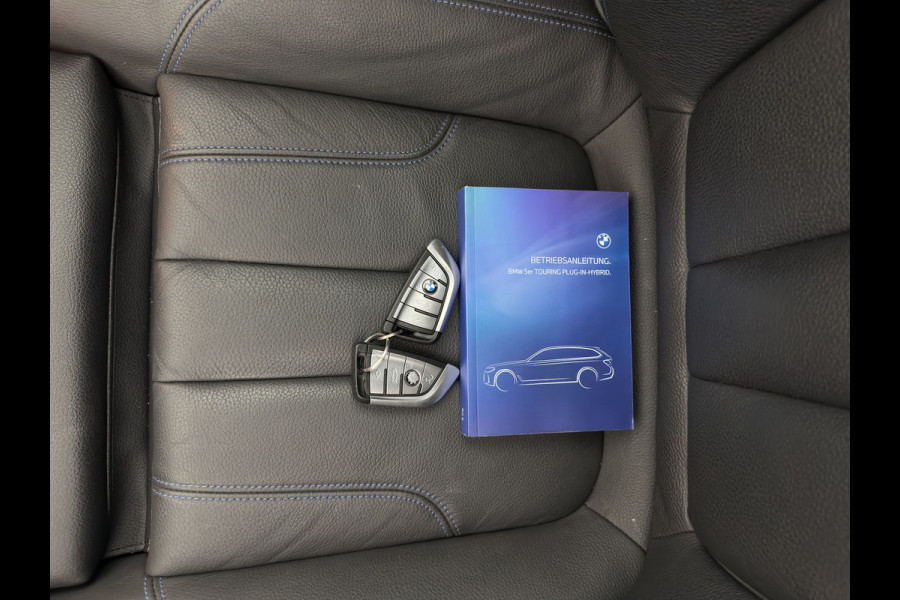 BMW 5 Serie Touring 530e xDrive Business Edition Plus M-Sportpack (Plug-in) {SoH-96%} (INCL.BTW) *PANO | HEAD-UP | LEATHER | FULL-LED | MEMORY-PACK | HARMAN/KARDON | BLINDSPOT | DIGI-COCKPIT | CAMERA | NAVI-FULLMAP | PRIVACY-GLASS | SHIFTPADDLES | ECC | PDC | 18''ALU