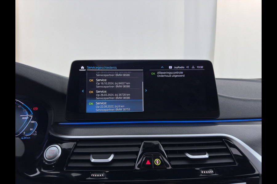 BMW 5 Serie Touring 530e xDrive Business Edition Plus M-Sportpack (Plug-in) {SoH-96%} (INCL.BTW) *PANO | HEAD-UP | LEATHER | FULL-LED | MEMORY-PACK | HARMAN/KARDON | BLINDSPOT | DIGI-COCKPIT | CAMERA | NAVI-FULLMAP | PRIVACY-GLASS | SHIFTPADDLES | ECC | PDC | 18''ALU