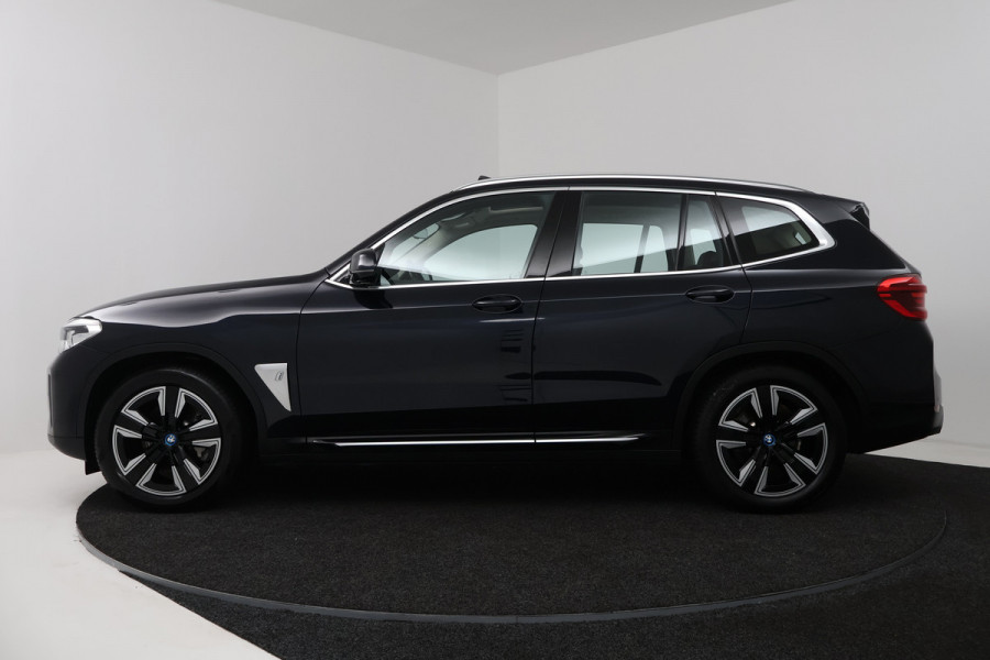 BMW iX3 Executive 80 kWh (SOH 99,4%, PANORAMADAK, CAMERA, STOELVERWARMING, CRUISE ADAPTIEF, SFEERVERLICHTING)