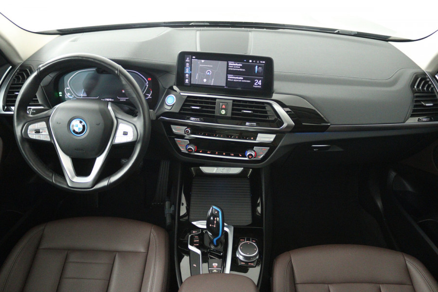 BMW iX3 Executive 80 kWh (SOH 99,4%, PANORAMADAK, CAMERA, STOELVERWARMING, CRUISE ADAPTIEF, SFEERVERLICHTING)