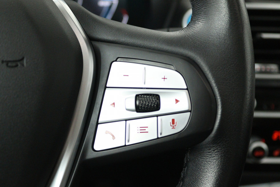 BMW iX3 Executive 80 kWh (SOH 99,4%, PANORAMADAK, CAMERA, STOELVERWARMING, CRUISE ADAPTIEF, SFEERVERLICHTING)