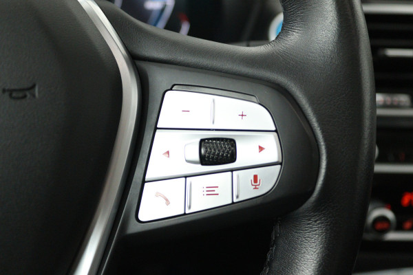 BMW iX3 Executive 80 kWh (SOH 99,4%, PANORAMADAK, CAMERA, STOELVERWARMING, CRUISE ADAPTIEF, SFEERVERLICHTING)
