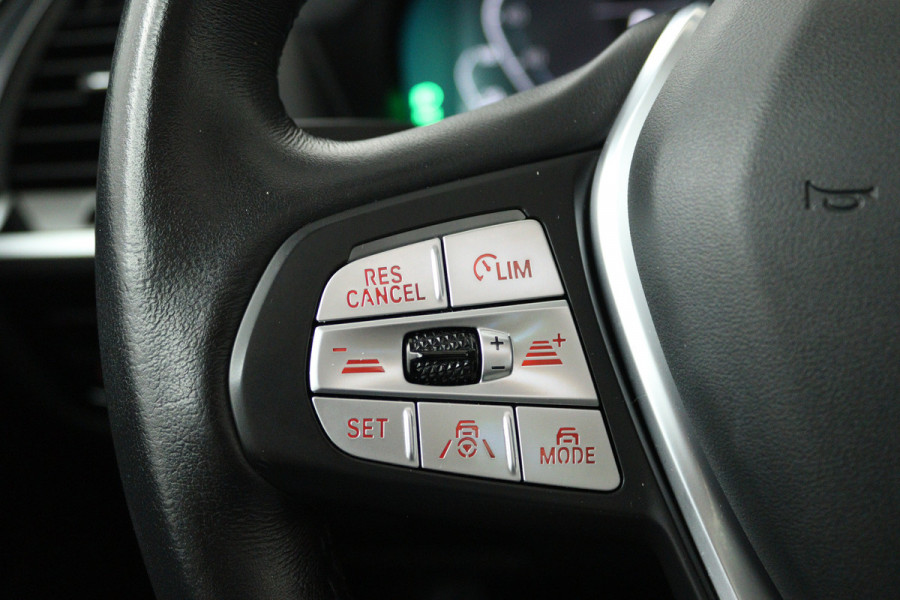 BMW iX3 Executive 80 kWh (SOH 99,4%, PANORAMADAK, CAMERA, STOELVERWARMING, CRUISE ADAPTIEF, SFEERVERLICHTING)