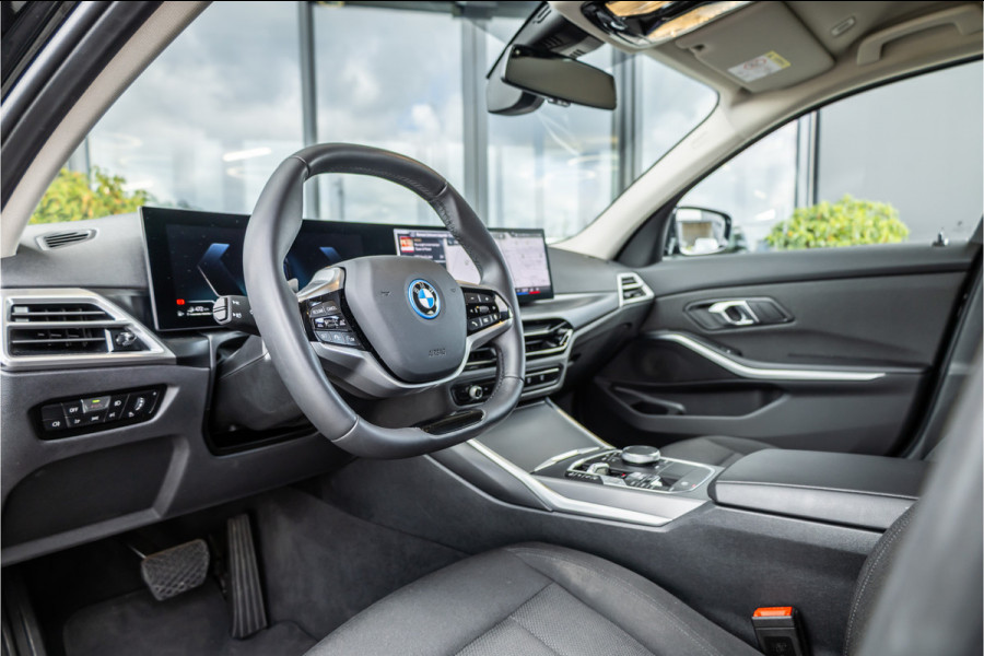 BMW 3 Serie Touring 330e xDrive - Elek. Trekhaak | 360 Camera | ACC