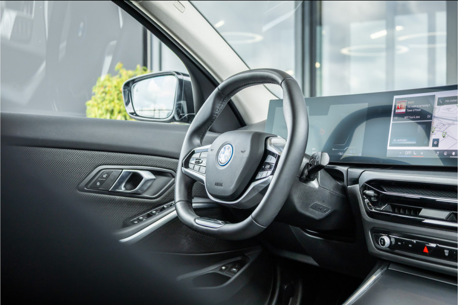 BMW 3 Serie Touring 330e xDrive - Elek. Trekhaak | 360 Camera | ACC