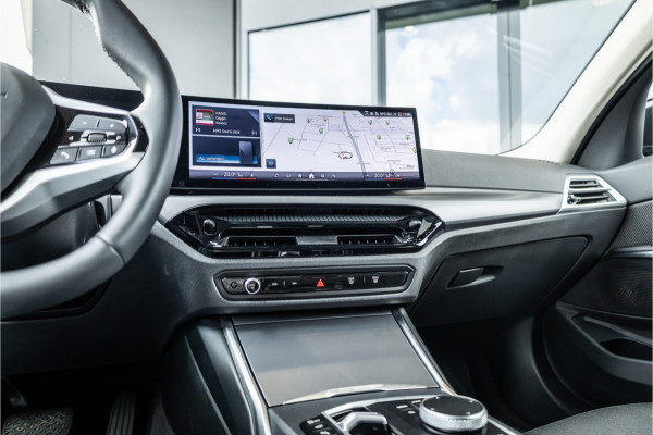 BMW 3 Serie Touring 330e xDrive - Elek. Trekhaak | 360 Camera | ACC