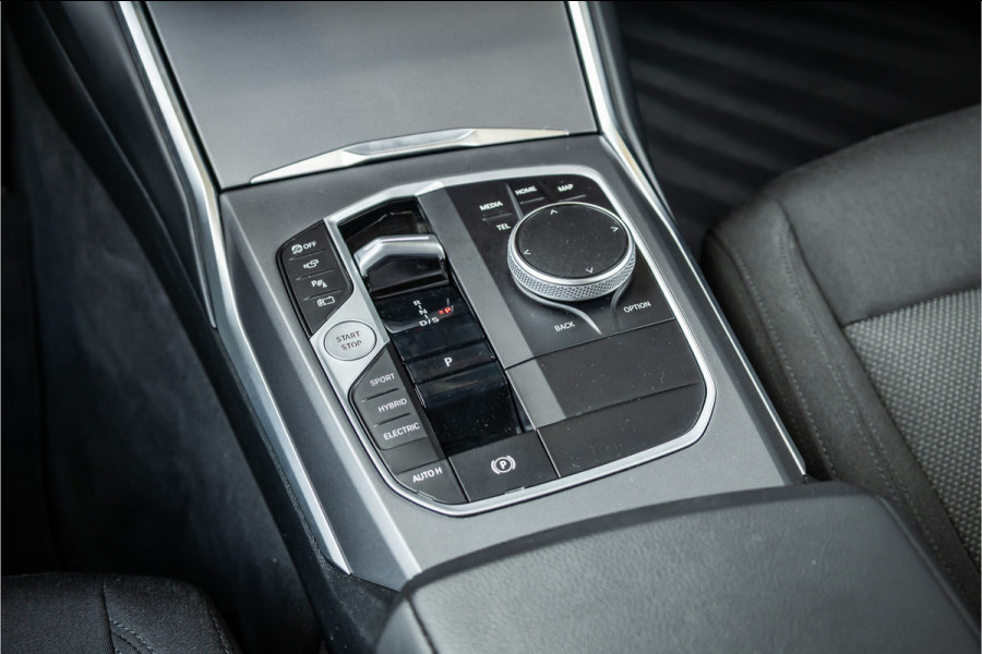 BMW 3 Serie Touring 330e xDrive - Elek. Trekhaak | 360 Camera | ACC