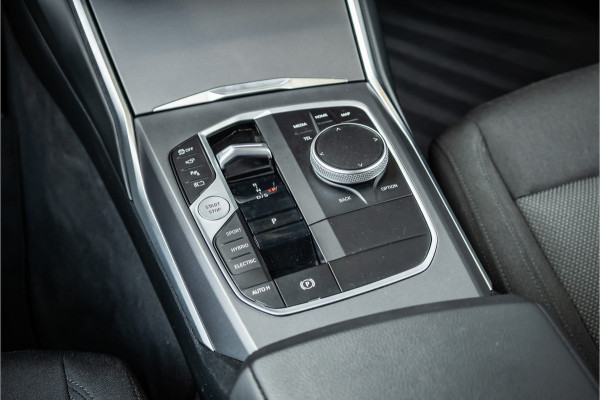 BMW 3 Serie Touring 330e xDrive - Elek. Trekhaak | 360 Camera | ACC
