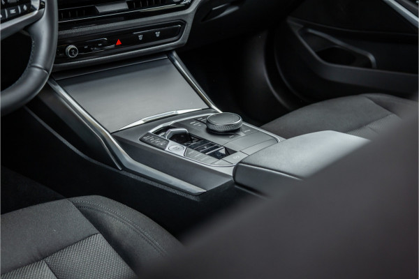 BMW 3 Serie Touring 330e xDrive - Elek. Trekhaak | 360 Camera | ACC