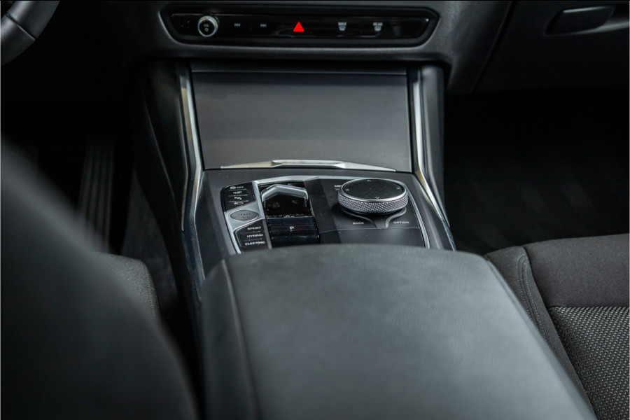 BMW 3 Serie Touring 330e xDrive - Elek. Trekhaak | 360 Camera | ACC