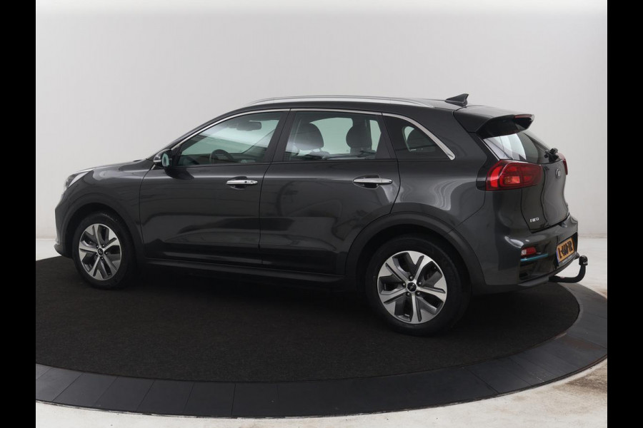 Kia e-Niro ComfortLine 64 kWh | SOH 93,9% | Half leder | Adaptive cruise | Carplay | Navigatie | Bluetooth | Camera | Climate control | Park assist | Trekhaak