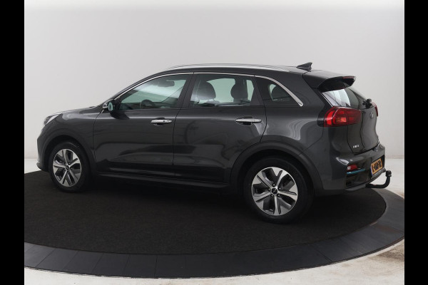 Kia e-Niro ComfortLine 64 kWh | SOH 93,9% | Half leder | Adaptive cruise | Carplay | Navigatie | Bluetooth | Camera | Climate control | Park assist | Trekhaak
