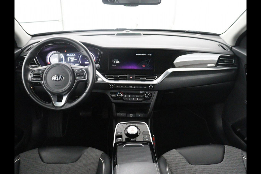 Kia e-Niro ComfortLine 64 kWh | SOH 93,9% | Half leder | Adaptive cruise | Carplay | Navigatie | Bluetooth | Camera | Climate control | Park assist | Trekhaak