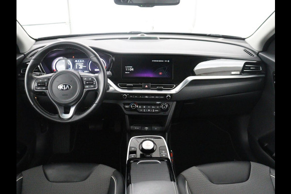 Kia e-Niro ComfortLine 64 kWh | SOH 93,9% | Half leder | Adaptive cruise | Carplay | Navigatie | Bluetooth | Camera | Climate control | Park assist | Trekhaak