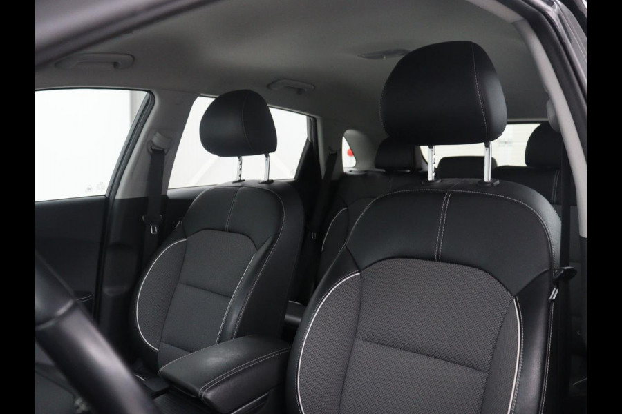 Kia e-Niro ComfortLine 64 kWh | SOH 93,9% | Half leder | Adaptive cruise | Carplay | Navigatie | Bluetooth | Camera | Climate control | Park assist | Trekhaak