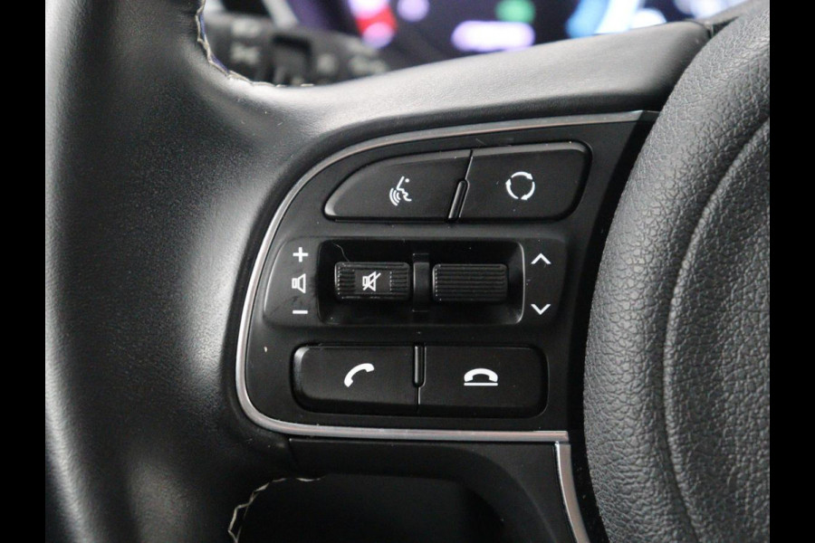 Kia e-Niro ComfortLine 64 kWh | SOH 93,9% | Half leder | Adaptive cruise | Carplay | Navigatie | Bluetooth | Camera | Climate control | Park assist | Trekhaak