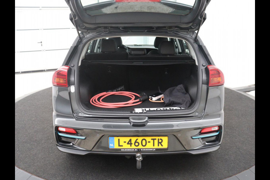 Kia e-Niro ComfortLine 64 kWh | SOH 93,9% | Half leder | Adaptive cruise | Carplay | Navigatie | Bluetooth | Camera | Climate control | Park assist | Trekhaak