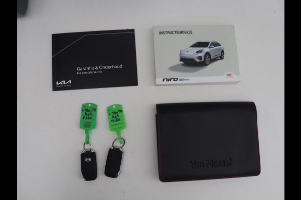 Kia e-Niro ComfortLine 64 kWh | SOH 93,9% | Half leder | Adaptive cruise | Carplay | Navigatie | Bluetooth | Camera | Climate control | Park assist | Trekhaak