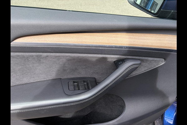 Tesla Model Y Long Range AWD 75 kWh prijs + btw of marge en kan drna online !!!! dit weg hale uit de titel | SOH 97% | RIJKLAAR GELEVERD | | TESLA FABRIEKSGARANTIE TOT 3-2027 OF 80.000 | TESLA GARANTIE ACCU + AANDRIJFLIJN T/M 03-2031/ 192.000KM|