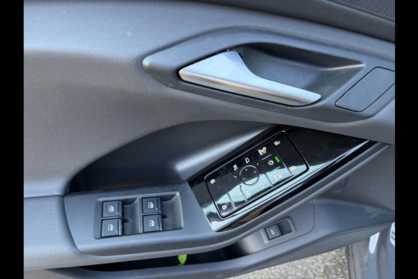 Audi Q6 e-tron Launch edition 83 kWh BOMVOL! | ELEK. TREKHAAK | STOEL VERWARMING VOOR EN ACHTER | KEYLESS | 360 CAMERA | STUURVERWARMING | FABRIEKS GARANTIE TM 01-08-2027 |