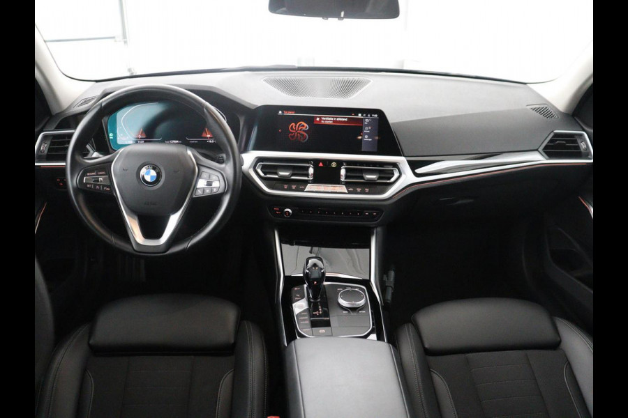 BMW 3-serie 320i Executive Edition | Half leder | Cruise control | Navigatie | Bluetooth | Carplay | Park assist | Interieurverlichting | Virtueel dashboard | Climate control | Full LED | 18" velgen