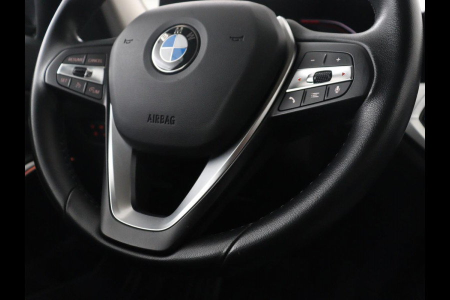 BMW 3-serie 320i Executive Edition | Half leder | Cruise control | Navigatie | Bluetooth | Carplay | Park assist | Interieurverlichting | Virtueel dashboard | Climate control | Full LED | 18" velgen