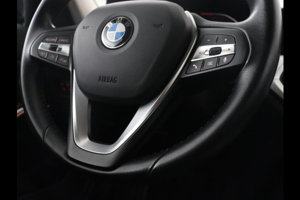 BMW 3-serie 320i Executive Edition | Half leder | Cruise control | Navigatie | Bluetooth | Carplay | Park assist | Interieurverlichting | Virtueel dashboard | Climate control | Full LED | 18" velgen
