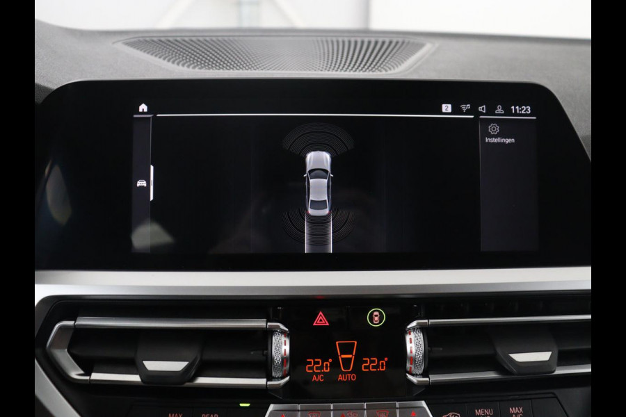 BMW 3-serie 320i Executive Edition | Half leder | Cruise control | Navigatie | Bluetooth | Carplay | Park assist | Interieurverlichting | Virtueel dashboard | Climate control | Full LED | 18" velgen