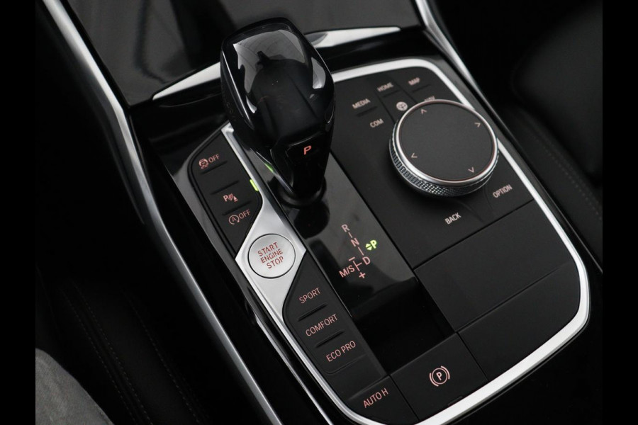 BMW 3-serie 320i Executive Edition | Half leder | Cruise control | Navigatie | Bluetooth | Carplay | Park assist | Interieurverlichting | Virtueel dashboard | Climate control | Full LED | 18" velgen